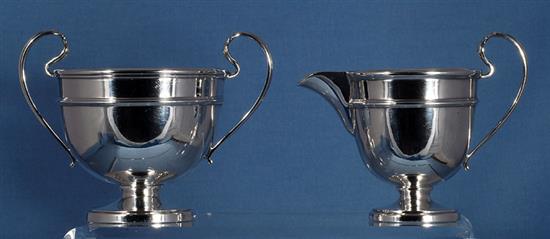 A George V silver sugar pedestal bowl and cream jug, by Viners Ltd, jug height 103mm, weight 9.7oz/303grms.